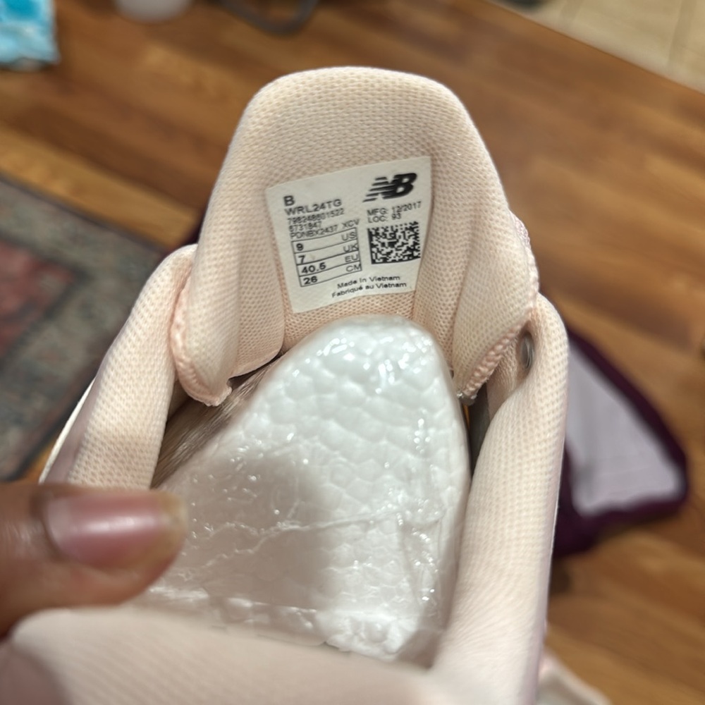 New Balance - Picture 6 of 8